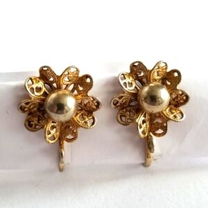 Vintage screwback earrings filigree flower gold tone
